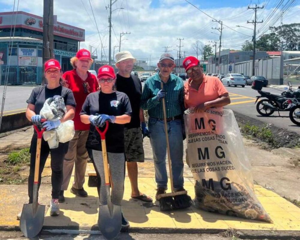 Coca-Cola FEMSA recupera m�s de 300 Kg de residuos en jornada de limpieza comunitaria