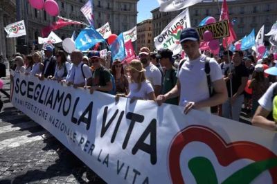 La vida es bella: Miles participan en Roma en la marcha anual provida