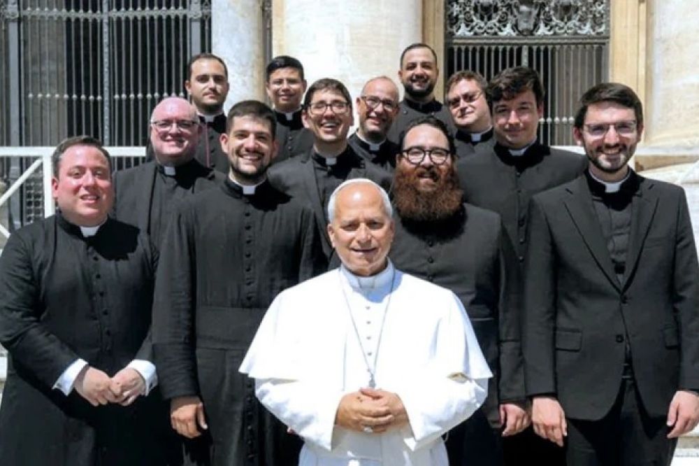 Le�n XIV a sacerdotes espa�oles: sed alegres, vivid con gozo el don y el regalo de la vocaci�n 