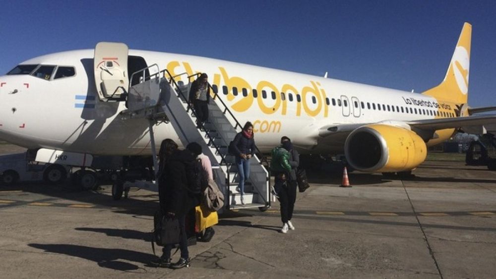 Trabajadores de Flybondi denuncian falta de pago de retiros voluntarios