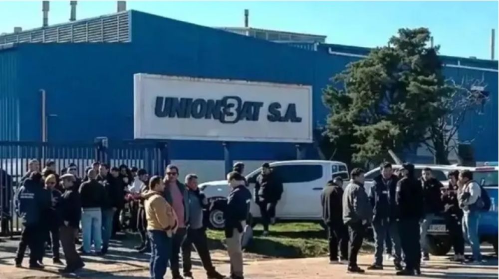 Denuncian 100 despidos en una f�brica de bater�as de Gualeguaych� y alertan por un intento de flexibilizaci�n laboral