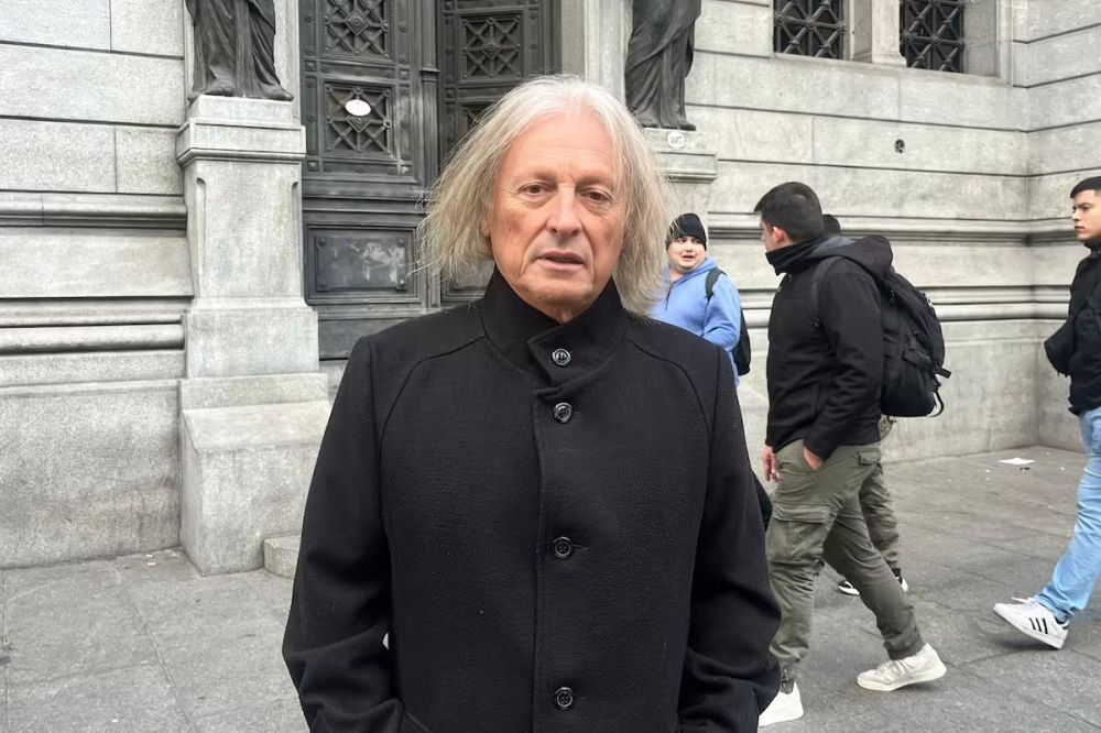 Villarruel le abri� las puertas del Senado al Pollo Sobrero para denunciar el �mal estado de los trenes� a cargo del Gobierno