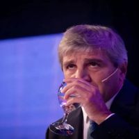 Luis Caputo defiende la suba de tarifas, pero interviene y acumula una deuda millonaria con energ�ticas para salvar el super�vit