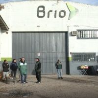 Denuncian dos centenares de despidos en la empresa Expreso Br�o: �Nos presentamos a trabajar y nos encontramos con el port�n cerrado�
