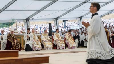 Tornielli: 'Las consagraciones ileg�timas desgarran la comuni�n de la Iglesia'