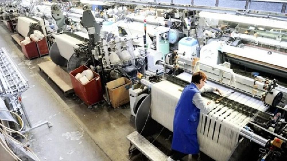La industria textil opera con apenas 4 de cada 10 m�quinas y lidera los despidos en la era Milei