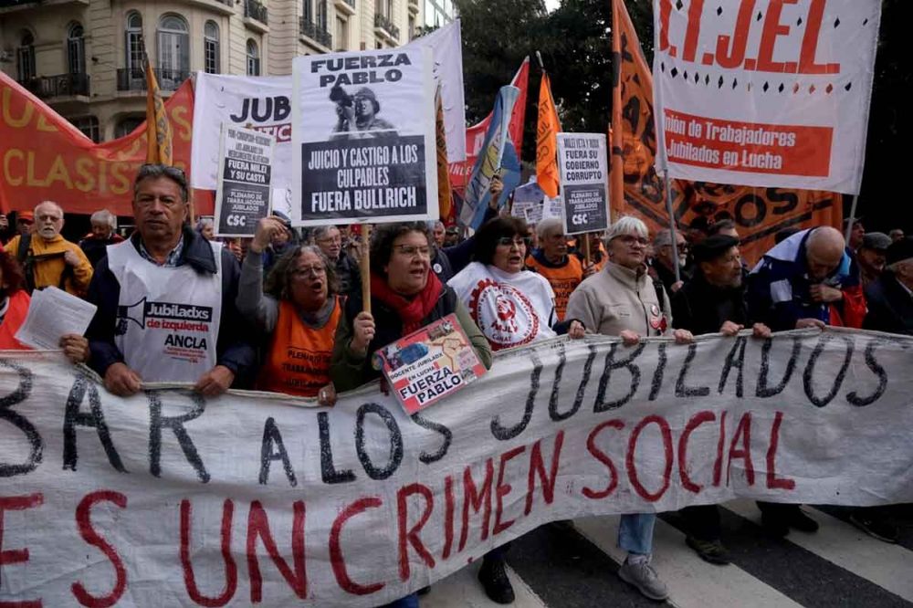 Infierno tarifario: jubilados que sobreviven en el fr�o polar y juntan firmas para visibilizar su situaci�n