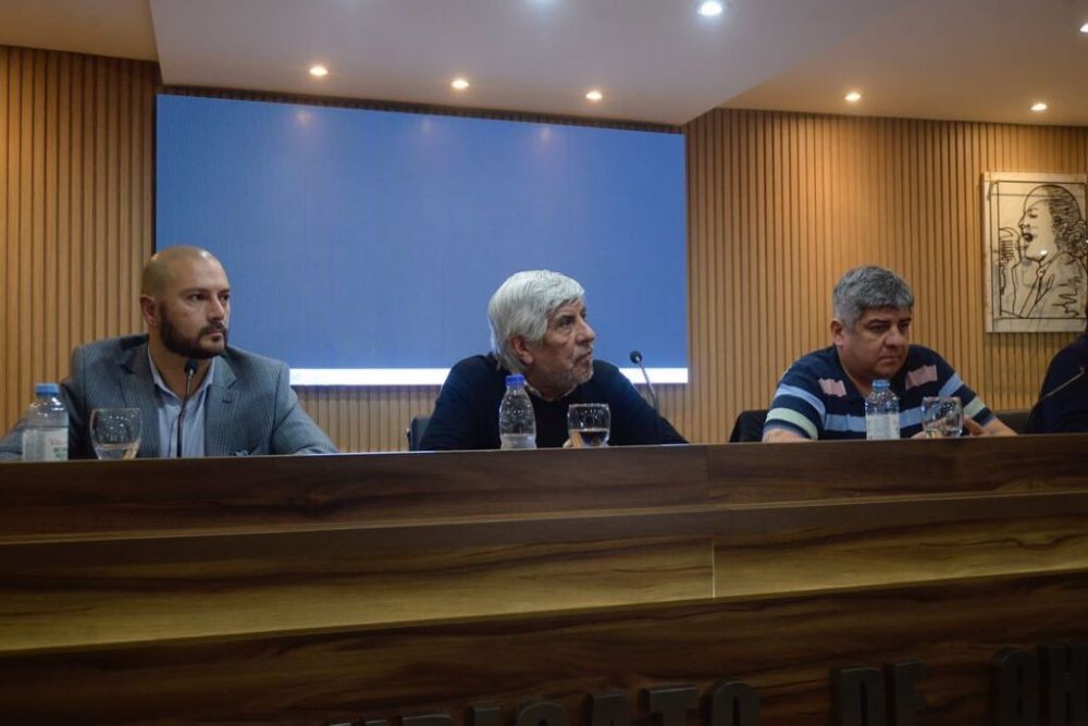Empujados por la Reforma Laboral, los empresarios del transporte se envalentonan y dicen que desguazar�n el convenio colectivo de Moyano