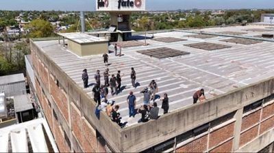 Fate envi� 6 camiones escoltados con polic�as a retirar cubiertas a la planta de San Fernando y el Sutna habla de 