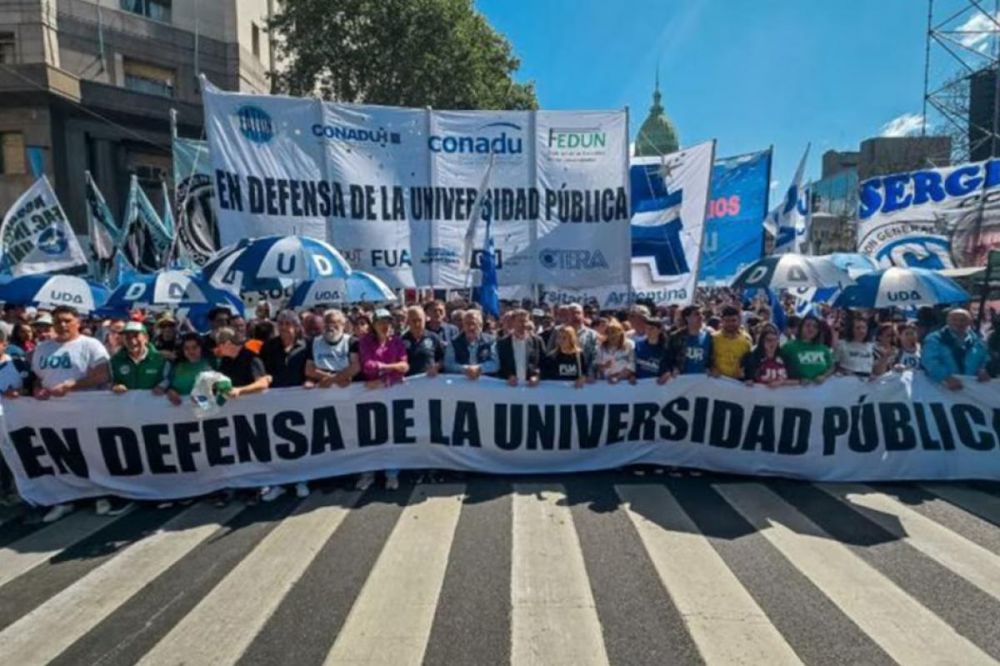Gremios universitarios anuncian una semana de protestas y advierten que peligra el inicio de clases