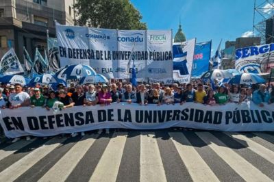 Gremios universitarios anuncian una semana de protestas y advierten que peligra el inicio de clases