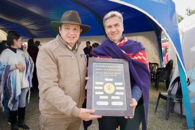Santa Sylvina: El gobernador Zdero acompa�� la 10� Fiesta Regional del Locro y la Argentinidad y ratific� su apoyo a las tradiciones chaque�as