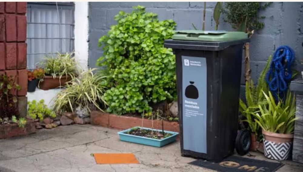 Uruguay: Entregan contenedores intradomiciliarios y composteras en Parque Guaran�