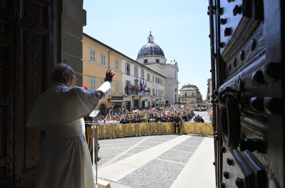 �ngelus en Castel Gandolfo, el Papa: aprovechen tambi�n las vacaciones para rezar
