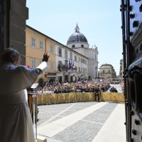 �ngelus en Castel Gandolfo, el Papa: aprovechen tambi�n las vacaciones para rezar