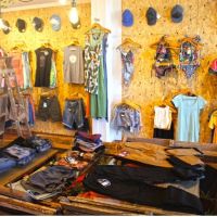 No se salvan ni los surfers: �Nos toca la dif�cil tarea de desarmar un local y de irnos despu�s de 24 a�os�
