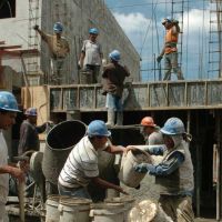 Cinco de cada 10 argentinos se percibe de clase baja y el 86% asegura que su salario pierde contra la inflaci�n