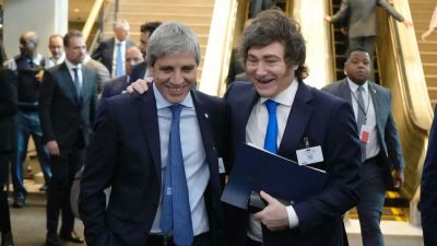 El Gobierno festeja la baja de la inflaci�n, pero atiende encuestas que lo ponen al l�mite con la oposici�n