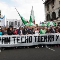 Los movimientos sociales activan un plan de lucha con piquetes y una marcha federal contra el cierrel del volver al trabajo