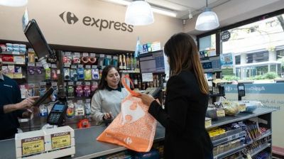 Comercio: el Gobierno prepara una mayor fiscalizaci�n para combatir la evasi�n, mientras los s�per dicen estar 
