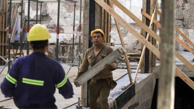 Un informe de la UBA identific� por qu� el crecimiento econ�mico anunciado por el Gobierno sigue sin impactar en la creaci�n de empleo