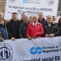 La CGT se moviliz� con jubilados y advirti�: �Ning�n proyecto de pa�s puede construirse sobre el sacrificio de la clase trabajadora�