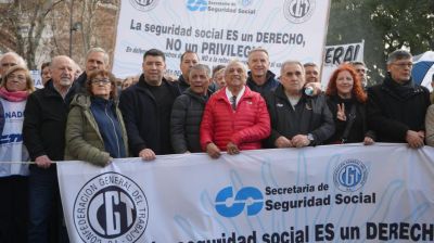 La CGT se moviliz� con jubilados y advirti�: �Ning�n proyecto de pa�s puede construirse sobre el sacrificio de la clase trabajadora�