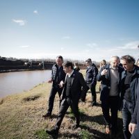 Kicillof recorri� los avances de la obra de adecuaci�n del cauce del R�o Areco