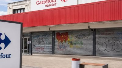 Carrefour baj� persianas en R�o Gallegos y despidi� a todo el personal sembrando preocupaci�n en todo el pa�s