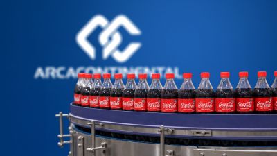 Arca Continental, embotelladora de Coca-Cola, sube 8% sus precios por nuevo impuesto a bebidas
