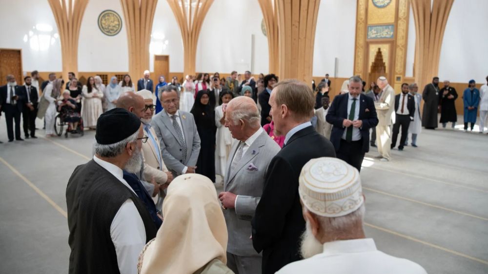 El rey brit�nico visita la primera mezquita ecol�gica de Europa