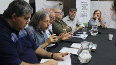 Docentes y nodocentes universitarios reclamaron casi 30% de aumento y la defensa del sistema cient�fico