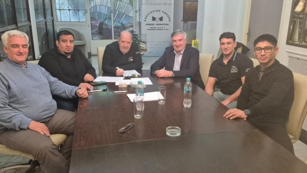 AOMA sell� el primer acuerdo laboral para la actividad del uranio en R�p Negro