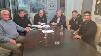 AOMA sell� el primer acuerdo laboral para la actividad del uranio en R�p Negro
