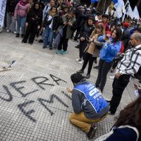 Organizaciones sindicales, sociales y pol�ticas se movilizaron para rechazar a la visita de Georgieva: �Fuera ingleses de Malvinas, fuera FMI de Argentina�