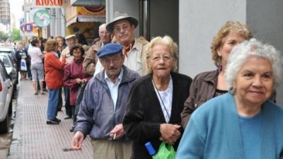La era Milei destruy� 329.600 empleos registrados y los aportantes al sistema contributivo cayeron casi 6%