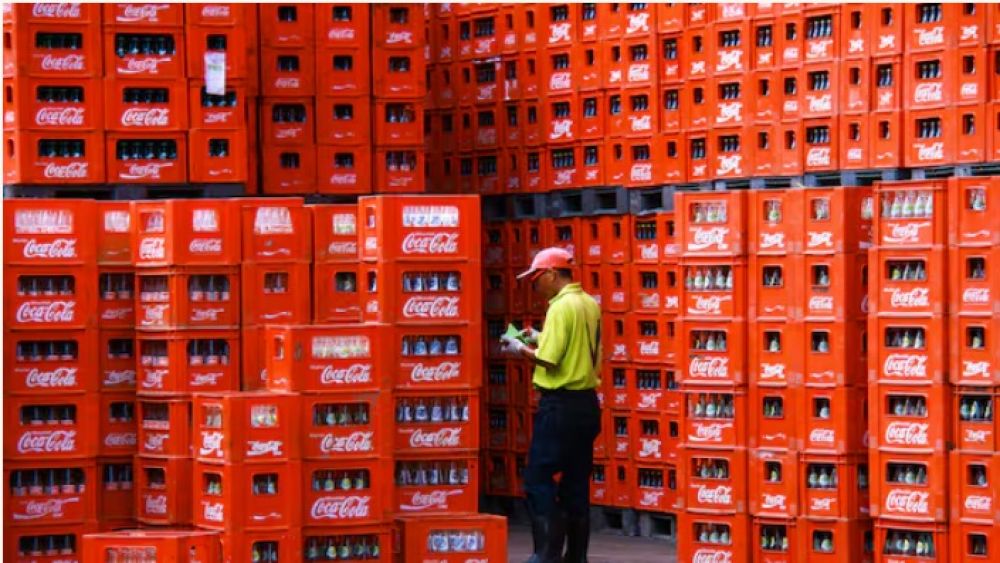 Acciones de Coca-Cola FEMSA suben luego que la mayor embotelladora de la marca anticip� alza de precios en M�xico