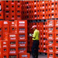 Acciones de Coca-Cola FEMSA suben luego que la mayor embotelladora de la marca anticip� alza de precios en M�xico