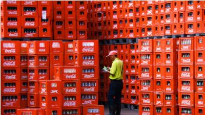 Acciones de Coca-Cola FEMSA suben luego que la mayor embotelladora de la marca anticip� alza de precios en M�xico