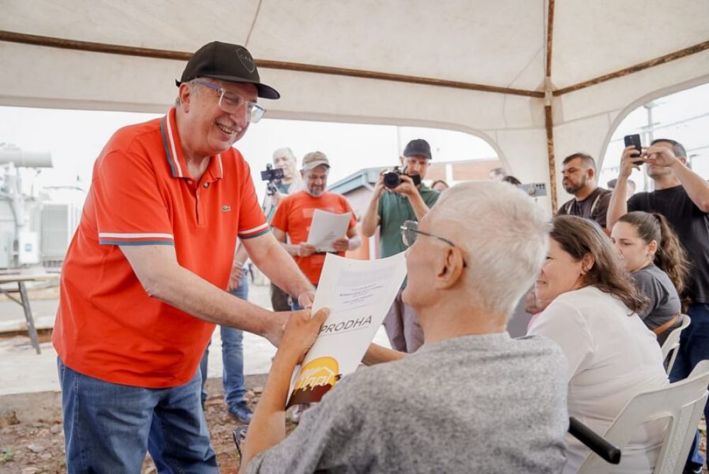 El gobierno de Misiones entreg� t�tulos de propiedad y fortaleci� el acceso al agua potable en Garup�