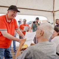 El gobierno de Misiones entreg� t�tulos de propiedad y fortaleci� el acceso al agua potable en Garup�