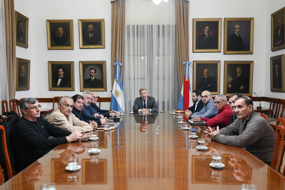 Frigerio se reuni� con los gremios para analizar la crisis de Granja Tres Arroyos