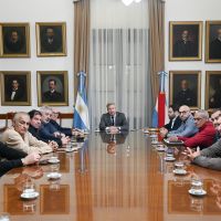 Frigerio se reuni� con los gremios para analizar la crisis de Granja Tres Arroyos