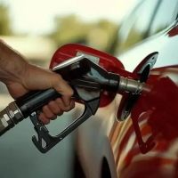 Aumentan los combustibles: Milei volvi� a subir un impuesto que impactar� en el surtidor