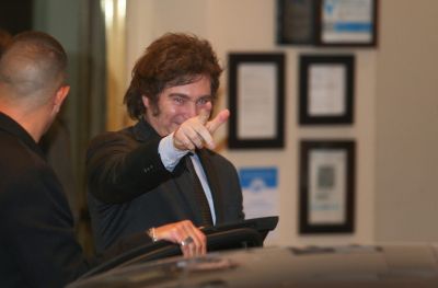 #CrisisSalarial Casi el 90% de los argentinos cree que se necesitan dos o m�s empleos para llegar a fin de mes y el 62% tom� deuda para gastos b�sicos