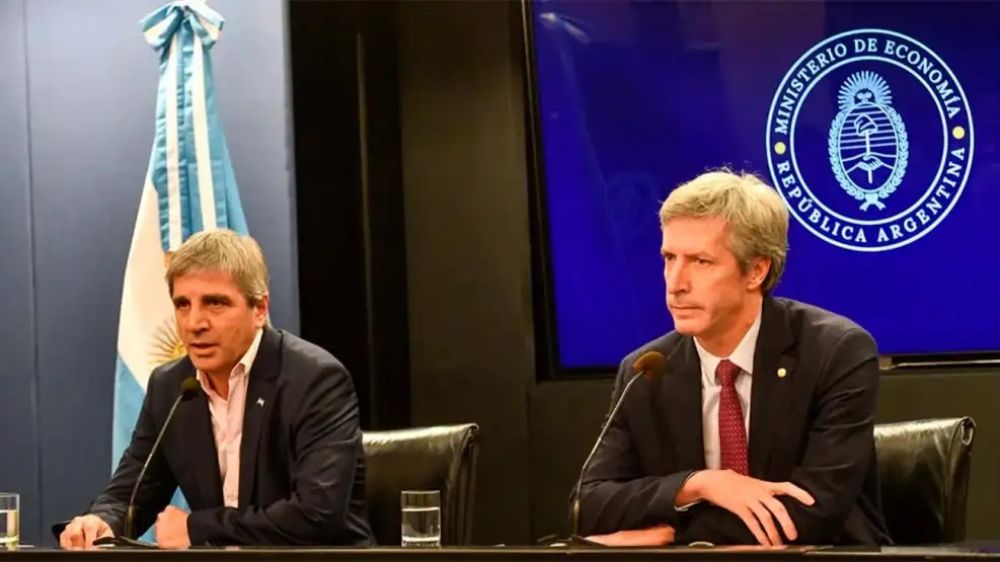 El d�lar que quiere el Gobierno: techo de $1500, intervenci�n del Tesoro y un carry trade que resiste