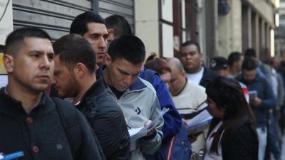 El sector privado preve una desocupaci�n de hasta 7,7% y las empresas mantienen congeladas las contrataciones
