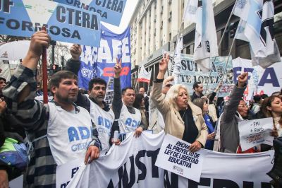 Contundente paro docente a pesar de la amenaza del gobierno