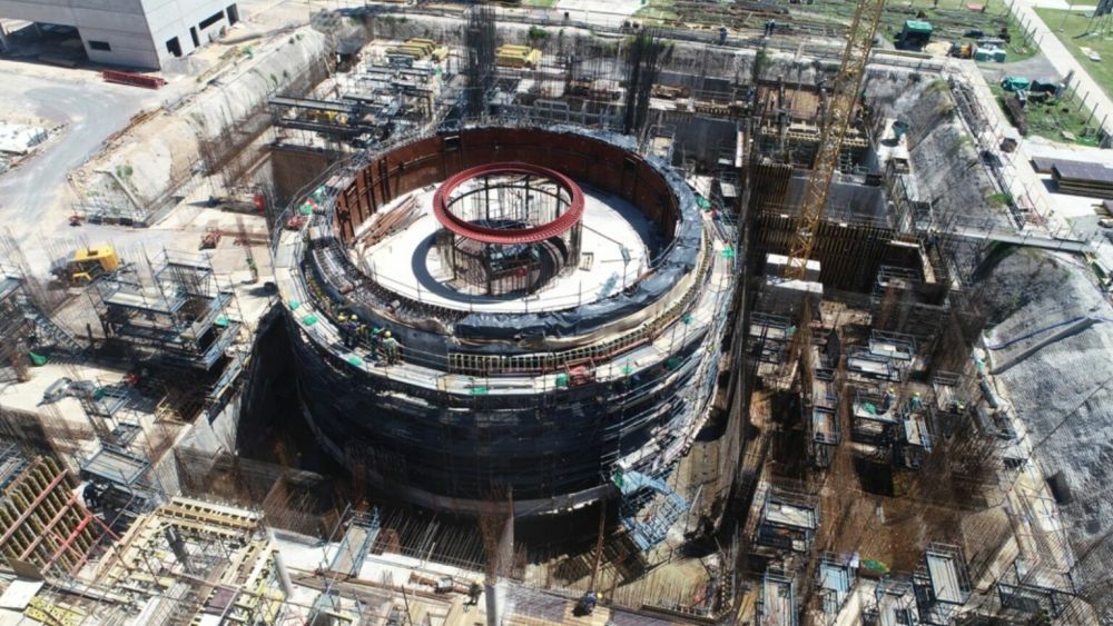 Sin aviso previo, el Gobierno le baj� 30% el sueldo a investigadores y t�cnicos del sector nuclear por la par�lisis del reactor CAREM