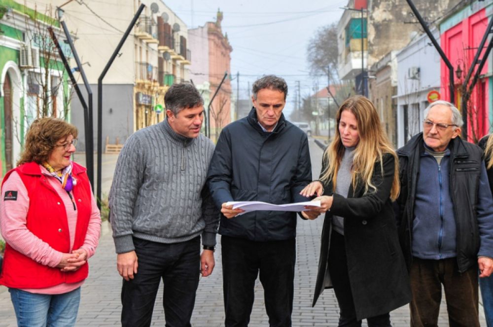 Katopodis recorri� obras viales y de infraestructura social en Magdalena